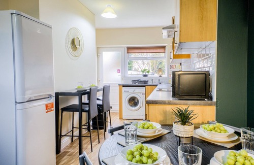 Gamston House | Luxurious Tile Hill House with Garden
