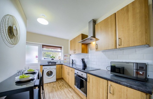 Gamston House | Luxurious Tile Hill House with Garden