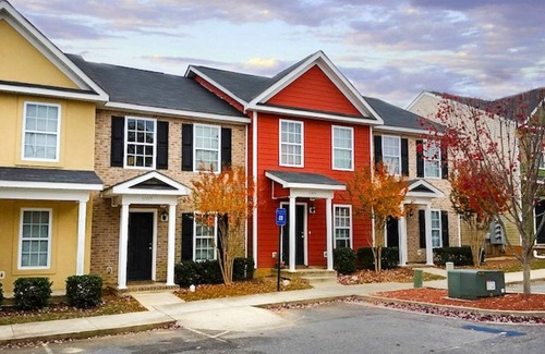 Martinez House | Luxurious Townhouse in a Gated Community