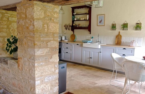 Montgesty House | Luxurious Two Bedroom Gite with Private Pool. La Vigne Vierge Gite de Charme