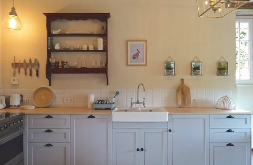 Montgesty House | Luxurious Two Bedroom Gite with Private Pool. La Vigne Vierge Gite de Charme