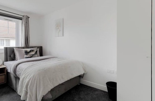 Rochester House | Luxurious Ultra Modern Home in Private Estate