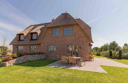 Oldsum House | "Luxurious vacation apartment in Oldsum: relaxation, nature and comfort await you!"
