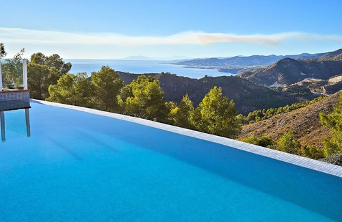 Almunecar Villa | Luxurious villa - 7 min from the beach!