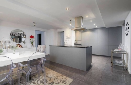 Little Burgundy Villa | Luxurious Villa Griffintown Downtown Old Montreal