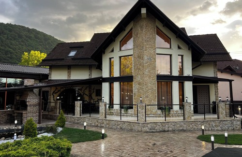Bran Ski Chalet | Luxurious Villa Near Dracula's Castle with Indoor Pool, Theater, and More
