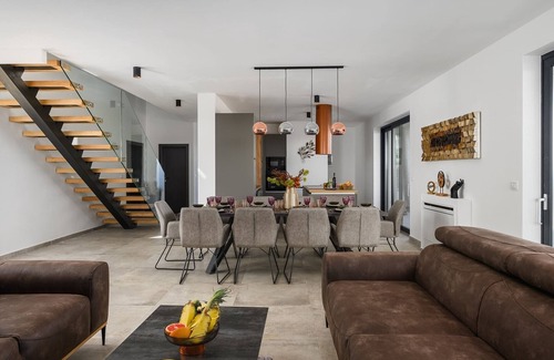 Rasa Villa | Luxurious villa with pool in Sveti Bartul