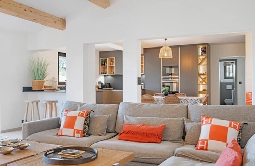 Gassin Villa | Luxurious villa with vineyard views, swimming pool and petanque court