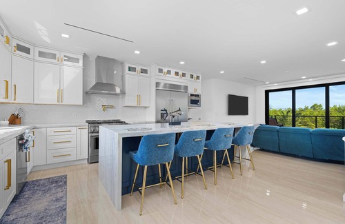 Marathon Villa | Luxurious Waterfront 4BR Getaway in Marathon