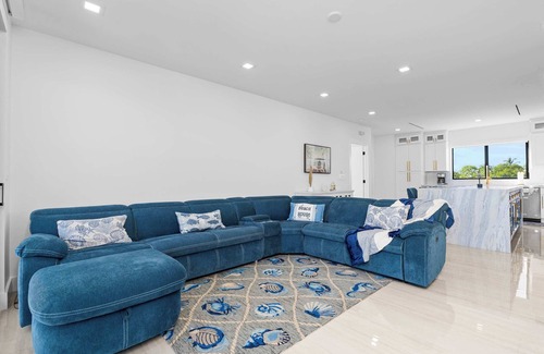Marathon Villa | Luxurious Waterfront 4BR Getaway in Marathon