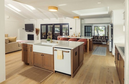Folly Beach House | Luxurious Waterfront Getaway, minutes from Folly Beach