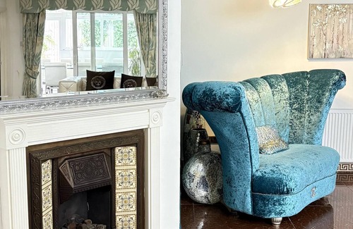 London Borough of Ealing House | Luxurious West London Retreat With Hot Tubs & Easy Access to Central London
