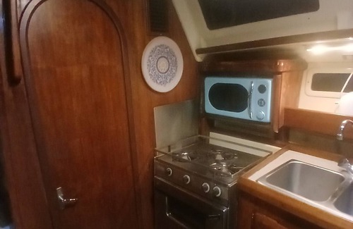 Edgewater Landings Boat Rental | Luxurious yacht with 2 bedrooms and WiFi, in beautiful Merritt Island