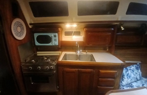 Edgewater Landings Boat Rental | Luxurious yacht with 2 bedrooms and WiFi, in beautiful Merritt Island