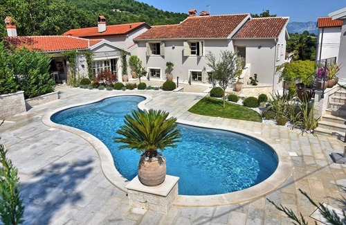 Jakomici Villa | Luxuriously decorated villa with designer interior, pool, sauna and wellness