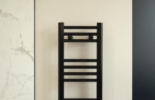 Southville Apartment | Luxury 1-Bed Apartment - Free Parking - Heart of Southville