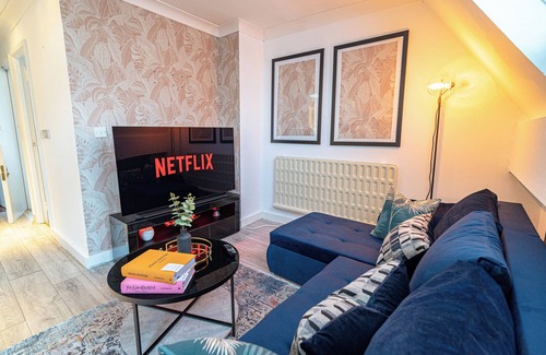 Hammersmith and Fulham Apartment | Luxury 1-bed|nNear to Hammersmith station+ Netflix