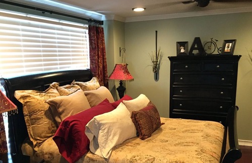 Lake Ronkonkoma Apartment | Luxury 1 Bedroom walking distance from Lake Ronkonkoma and close to the Hamptons