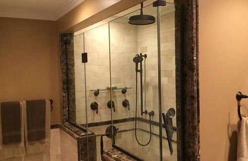 Lake Ronkonkoma Apartment | Luxury 1 Bedroom walking distance from Lake Ronkonkoma and close to the Hamptons