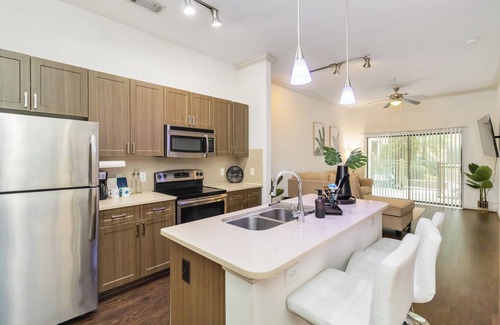 Buford Highway Apartment | Luxury 1-bedroom apartment in close to Midtown Atlanta - WiFi, pool, and gym