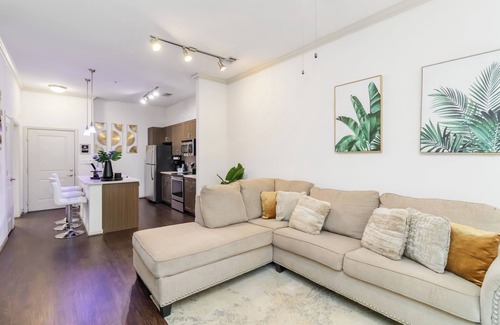 Buford Highway Apartment | Luxury 1-bedroom apartment in close to Midtown Atlanta - WiFi, pool, and gym