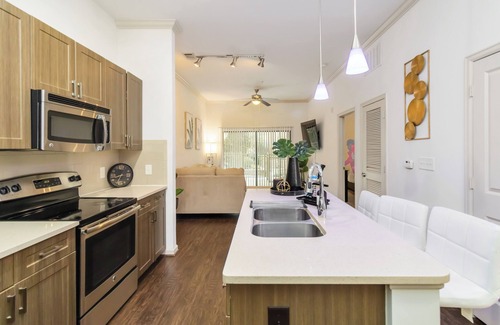 Buford Highway Apartment | Luxury 1-bedroom apartment in close to Midtown Atlanta - WiFi, pool, and gym