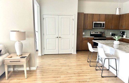 Leawood Apartment | Luxury 1-bedroom apartment in prime Leawood location