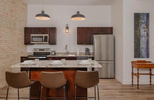Neenah Apartment | Luxury 1 Bedroom Downtown Neenah Flat