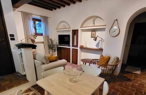 Santa Reparata Cottage | Luxury 1-bedroom house with the pool in Tuscany.