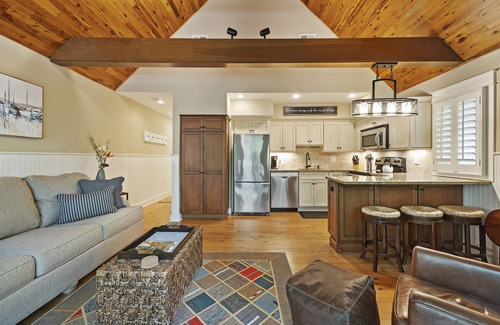 West Beach Village Condo | Luxury 1 bedroom in West Beach Kiawah, Walk to Beach & Golf!
