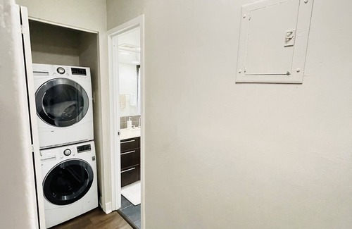 Downtown Apartment | Luxury 1-Bedroom with Rooftop Pool,Gym Facility