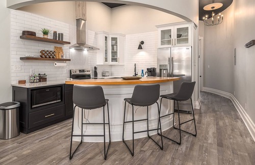 New Albany Apartment | Luxury 1BR Apt w King Bed