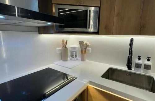 Doce de Octubre 2 Apartment | Luxury 1BR in Medellin Wi-Fi 600Mb, King Bed, Hot tub, Chimney, A/C