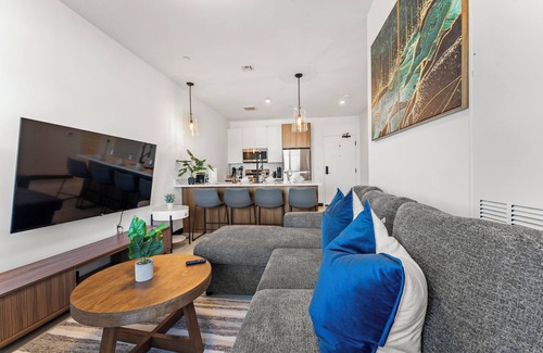 Everett Apartment | Luxury 1BR near Boston 3072
