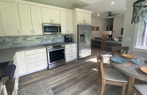 Lanikai House | Luxury 2 bd 2 bath - world famous Lanikai Beach - less than 5 min walk to water!