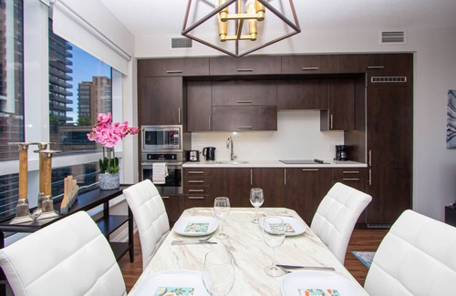 Willowdale Apartment | Luxury 2 BDR condo/Amazing view parking/subway/North York