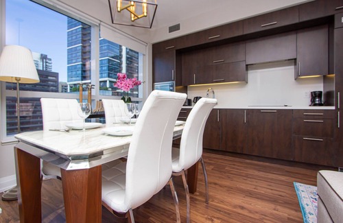 Willowdale Apartment | Luxury 2 BDR condo/Amazing view parking/subway/North York