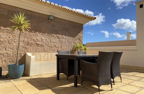 Burgau Apartment | LUXURY 2 BED/2 BATH APARTMENT 5 MINS TO BEACH.nPOOL, ROOF TERRACE, WIFI, A/C