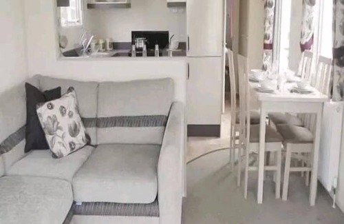 Heacham Ski Chalet | Luxury 2 Bed Caravan Heacham Beach Pets go Free