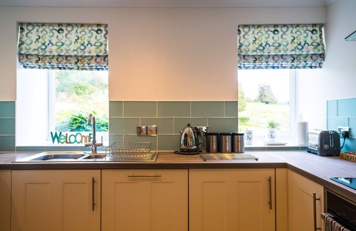 Tarbert Cottage | Luxury 2 bed ensuite cottage on Scottish estate pets allowed short walk to loch