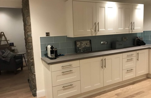 Tarbert Cottage | Luxury 2 bed ensuite cottage on Scottish estate pets allowed short walk to loch