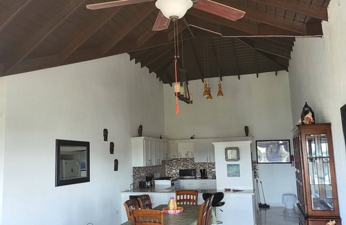 Welches Villa | Luxury 2 Bedroom 2 Bathroom Villa the south coast maxwell beach area