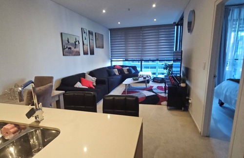 Parramatta Apartment | Luxury 2-Bedroom Apartment in Parramatta CBD | Pool, Cinema, Gym & Rooftop Bar