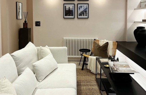 Todmorden House | Luxury 2 Bedroom Apartment in Central Todmorden