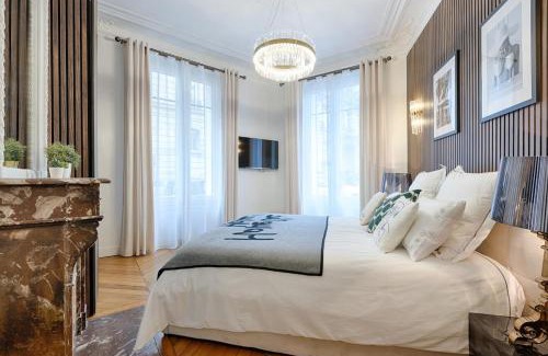 Chaillot Apartment | Luxury 2-Bedroom for 6 - Avenue Montaigne
