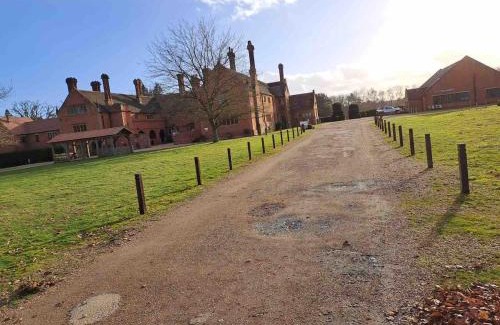 Aldborough Apartment | Luxury 2 Bedroom Norfolk Retreat-Private Hot Tub