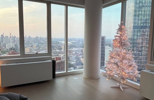 Queens House | Luxury 2 beds 2 baths Corner Apartment Breathtaking City Views Modern Retreat