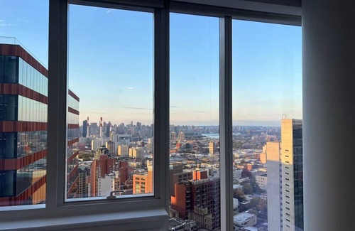 Queens House | Luxury 2 beds 2 baths Corner Apartment Breathtaking City Views Modern Retreat