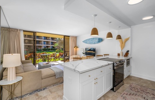 Kihei Condo | Luxury, 20 steps from the ocean, pool, jacuzzi! Newly remodeled, best location!