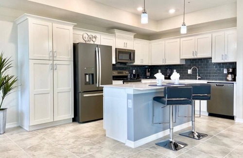 Kissimmee Condo | Luxury 2bd/2 bath Condo Home 250